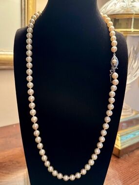 Fashion Pearl Necklace with Sterling Decorative Clasp